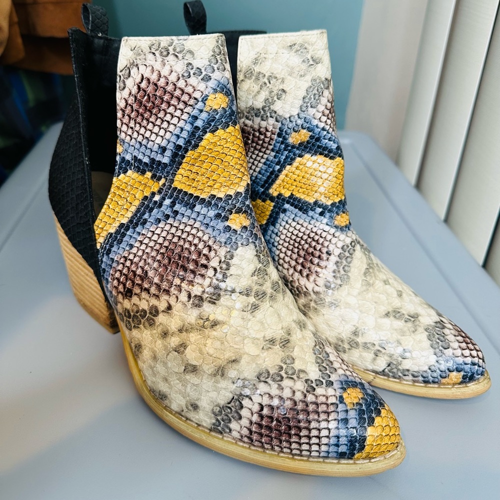 Arider Girl faux snakeskin print ankle boots chunky stacked heel Size 7.5